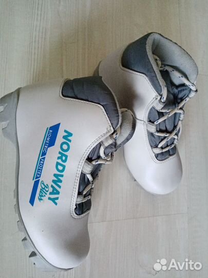 Лыжные ботинки