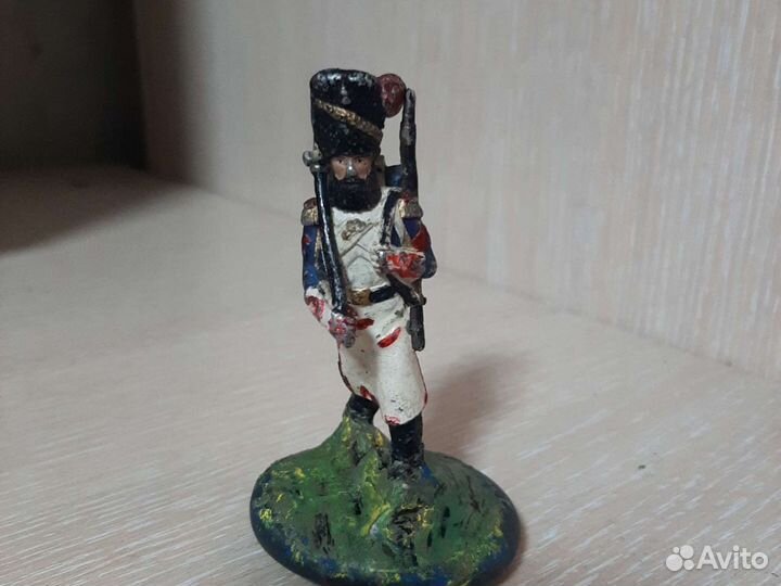 Оловянные солдатик