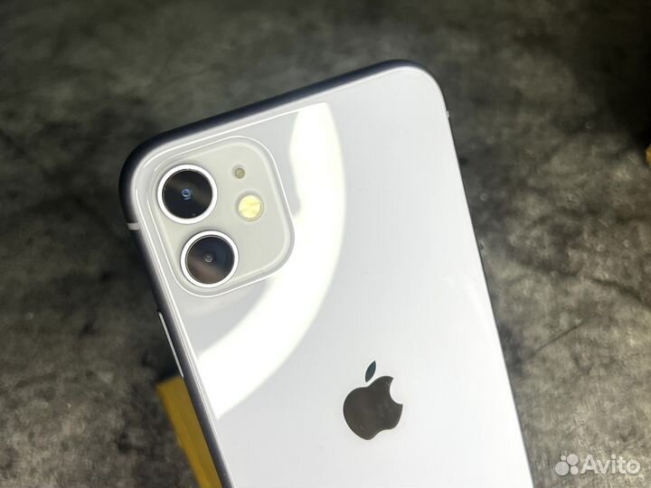 iPhone 11, 64 ГБ