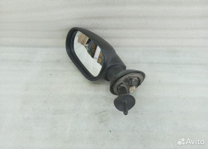 Левое зеркало Renault Logan 1