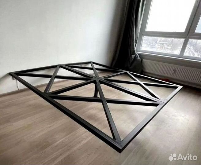 Кровать двуспальная парящая мягкая