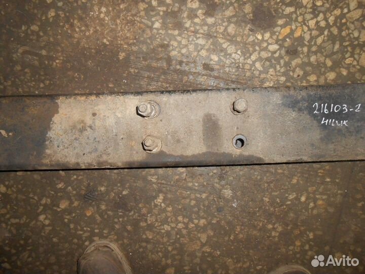 Усилитель заднего бампера (Toyota Hilux)