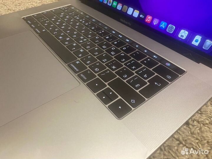 MacBook Pro 15 touch bar core i7