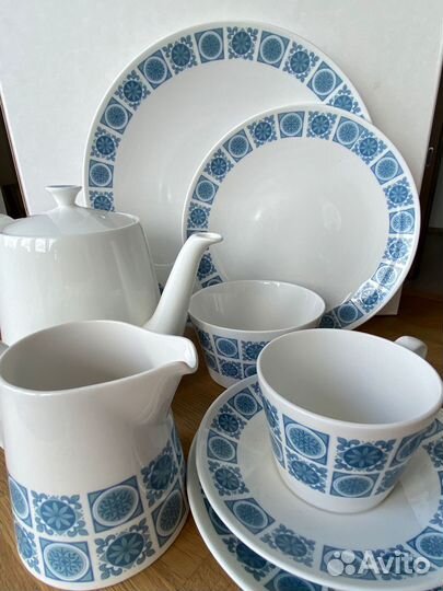 Фарфоровый чайный сервиз