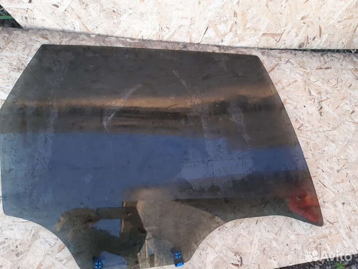 Стекло заднее левое nissan wingroad