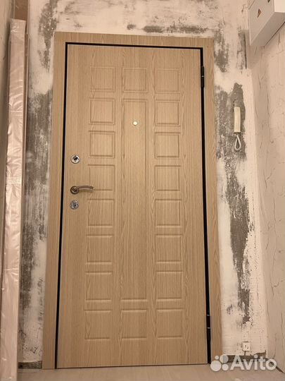 Дверь входная металлическая от застройщика
