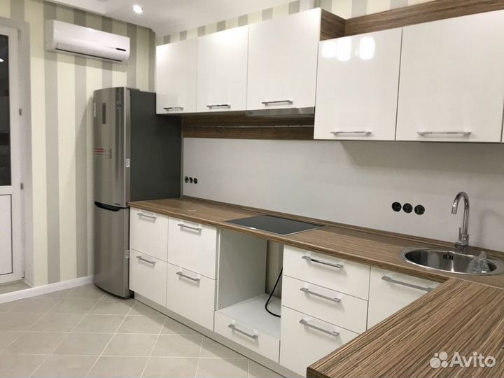 Кухня на заказ светлая элитная в Уфе