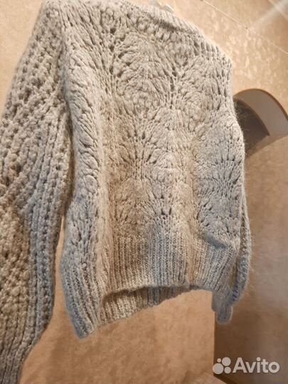 Свитер на девочку 140см новый