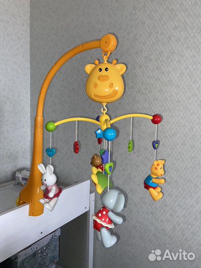 Мобиль на кроватку жирафики