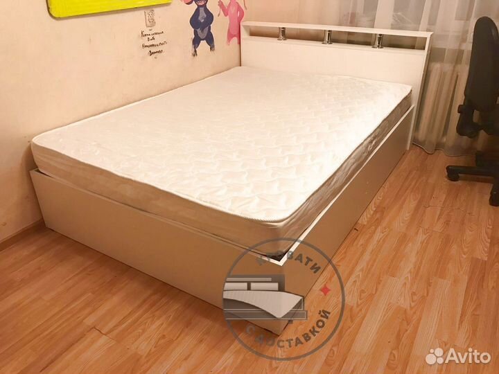 Кровать с матрасом