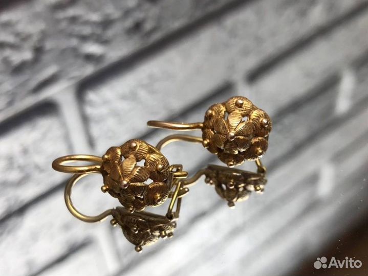 Золотые серьги 583 пробы массой 3,57 грамма