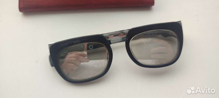 Очки в красном футляре СССР