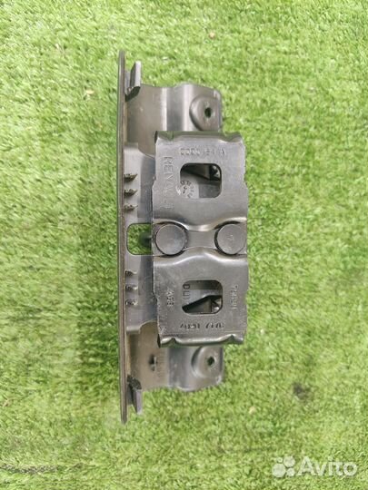 Ответная часть замка багажника Renault Duster