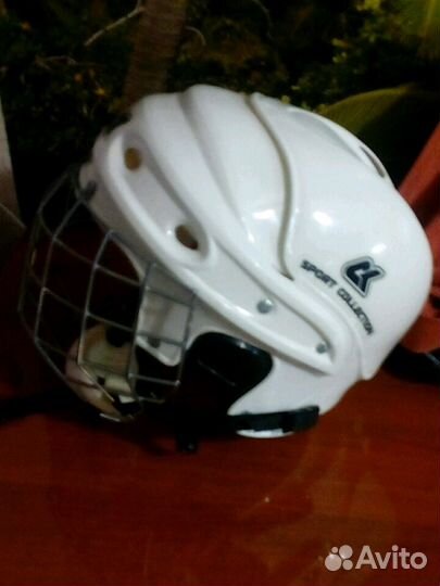 Шлем для игры в хоккей