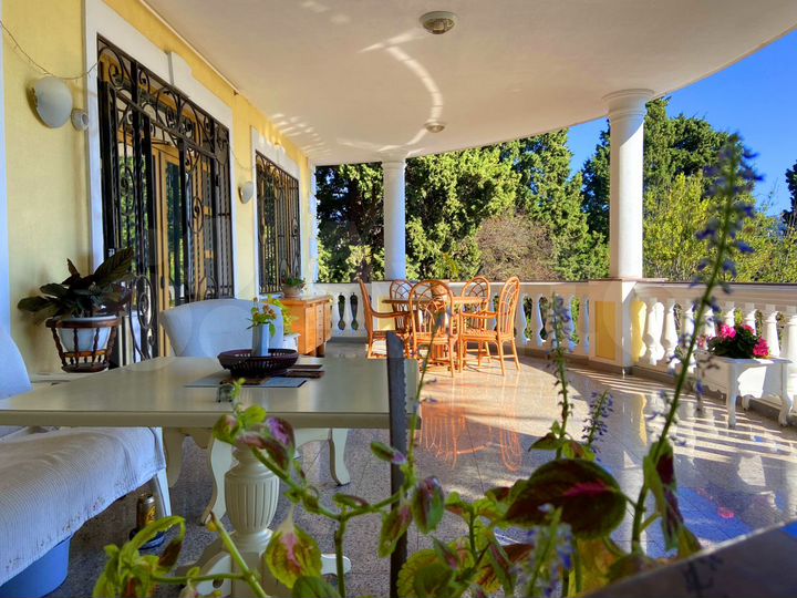 Дом 616 м² на участке 9,7 сот.