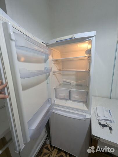 Холодильник Indesit бу