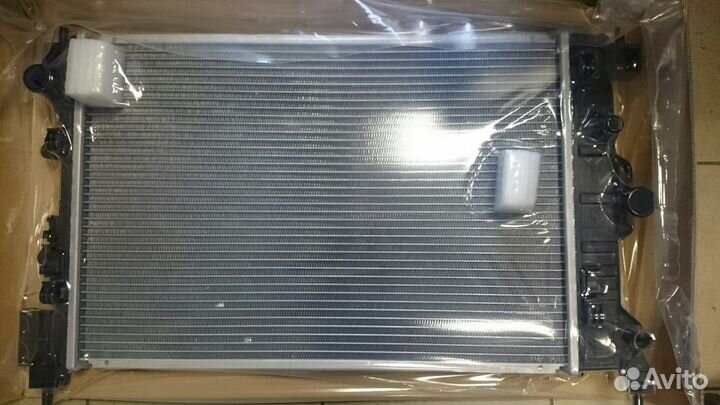 Радиатор охлаждения Авео Т300 МКПП