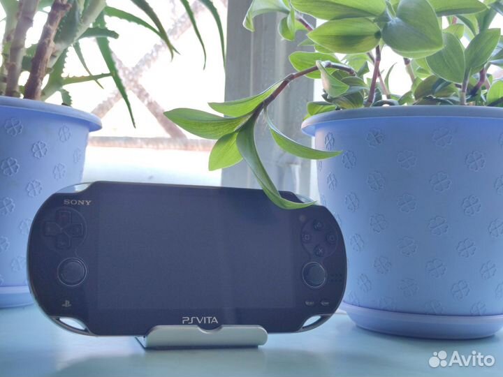 PS Vita (pch-1008) + игры