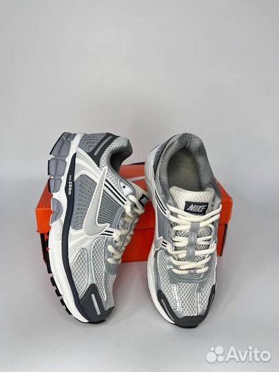 Кроссовки женские Nike Zoom Vomero 5