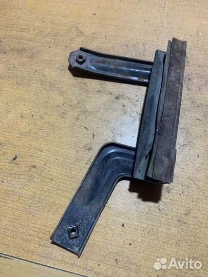 Направляющая стекла двери задняя правая Chevrolet