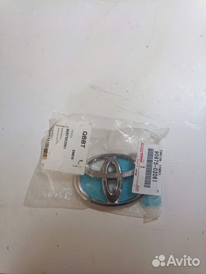 Эмблема крышки багажника Toyota