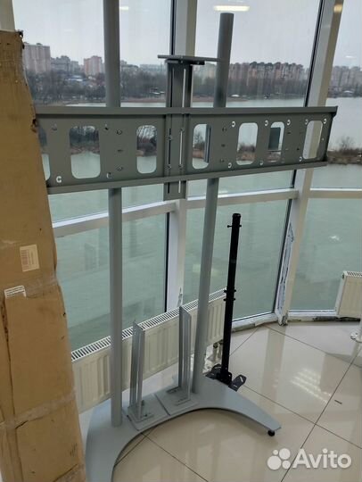 Стойки для студийных мониторов