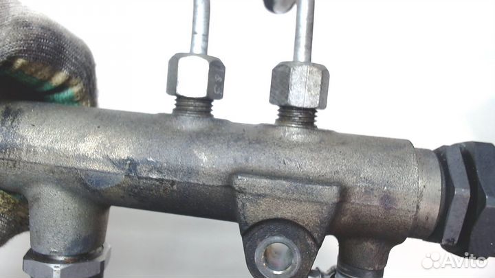 Рампа топливная Jeep Liberty, 2004