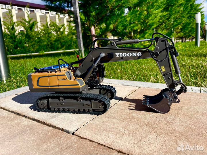 Экскаватор игрушка на пульте управления