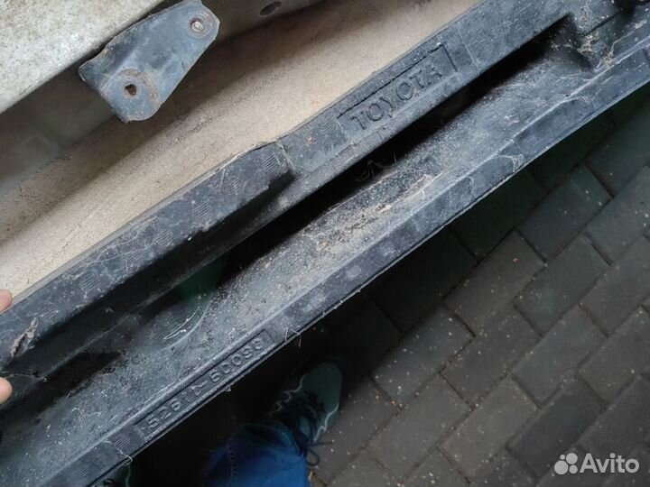 Усилитель бампера Тойота Ленд Крузер 200