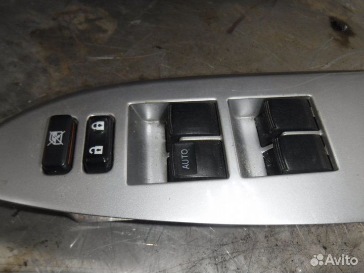 Блок управления стеклоподъемниками Toyota Corolla