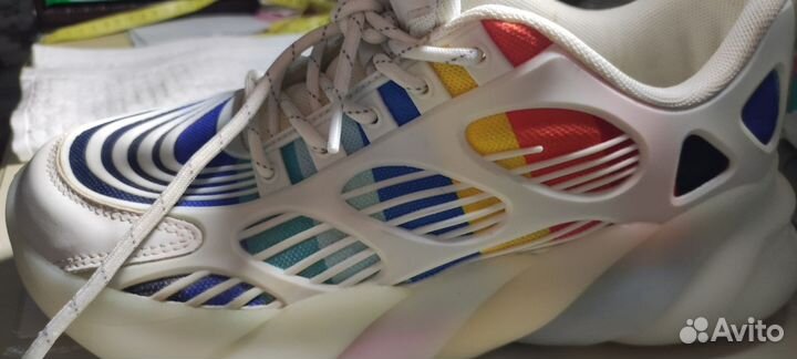 Кроссовки женские