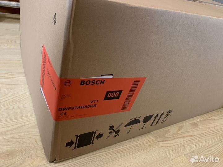 Вытяжка настенная Bosch DWF97AK60R (новая)