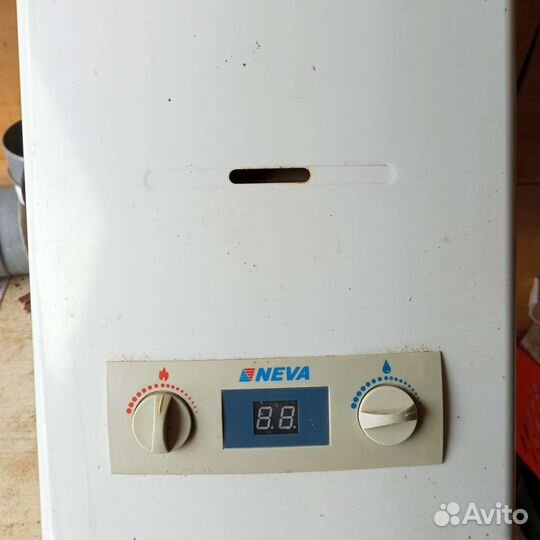 Водонагреватель проточный бу.Газовый neva-4511