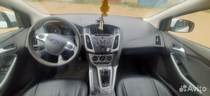 Ford Focus 1.6 МТ, 2013, 157 км