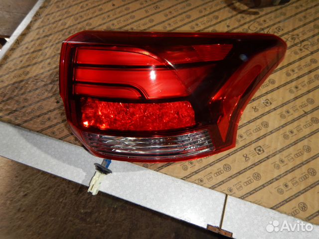 Фонарь правый внешний Mitsubishi Outlander 3