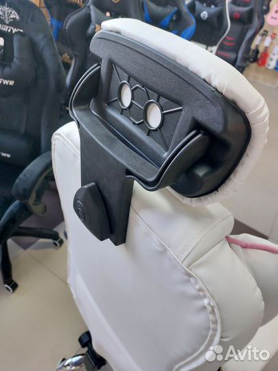 Офисное кресло. Эко кожа с подставкой для ног