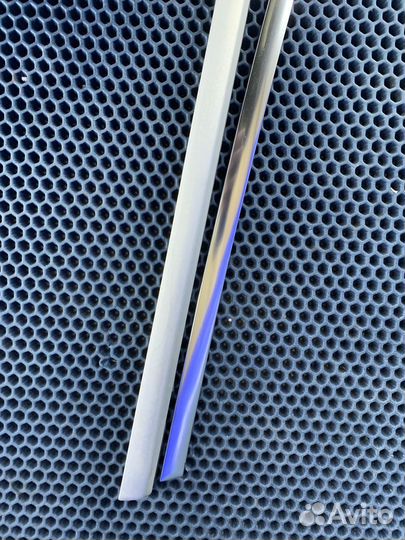 Молдинг хром заднего глухого стекла Touareg NF FL