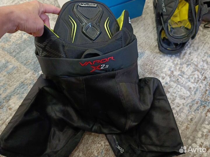 Хоккейные шорты, нагрудник