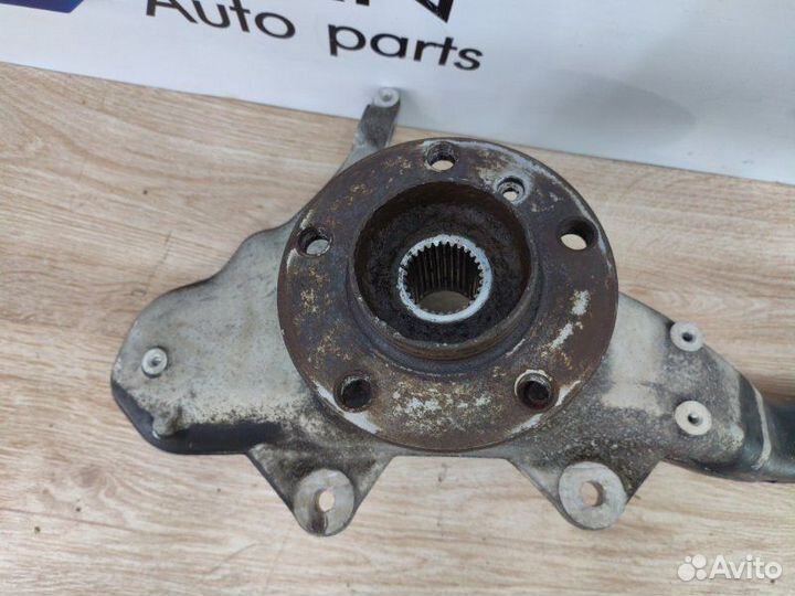 Кулак поворотный передний левый Bmw X5 Рест E70