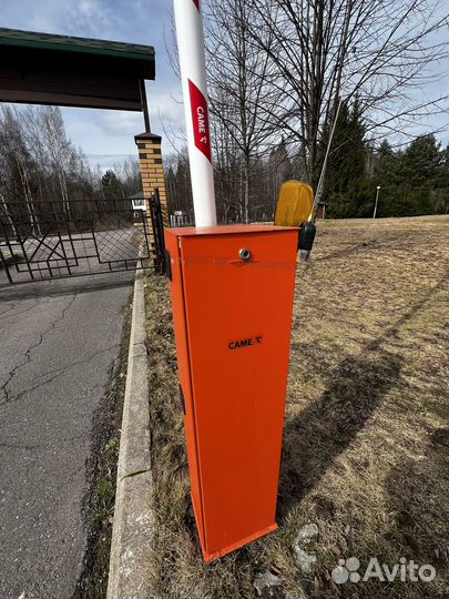 Автоматический шлагбаум