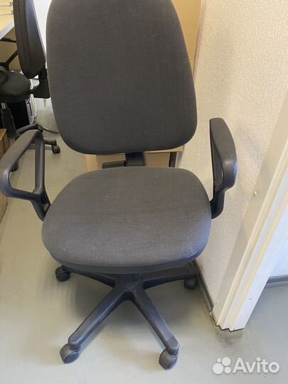 Три офисных кресла бесплатно