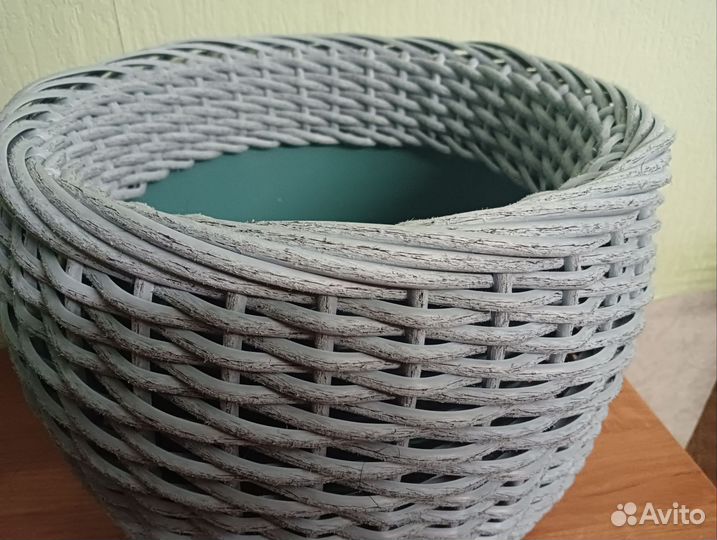 Кашпо из искусственного ротанга