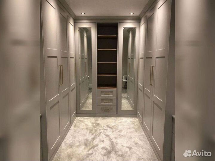 Угловой шкаф в прихожую