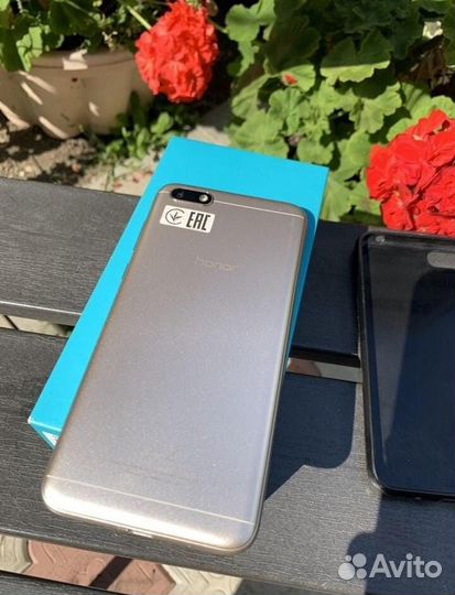 Телефон honor 7а