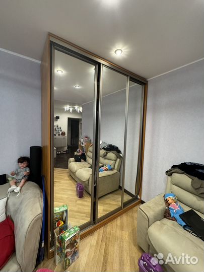 Продаю шкаф купе бу зеркальный