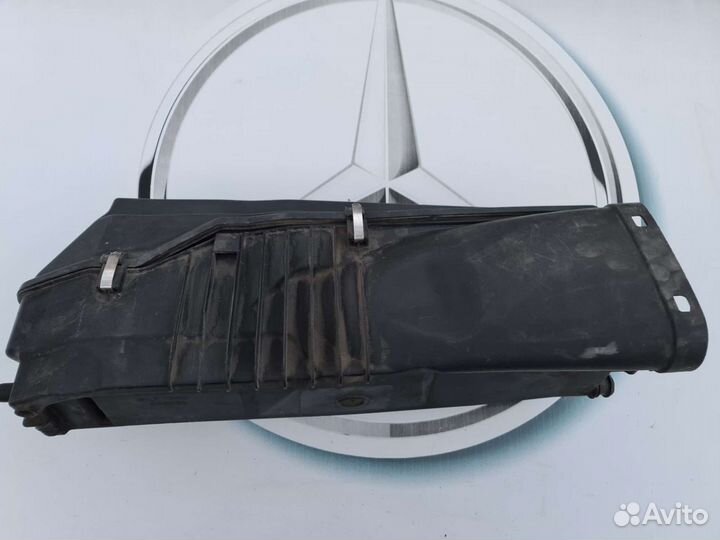 Корпус воздушного фильтра двигателя ом646 Mercedes