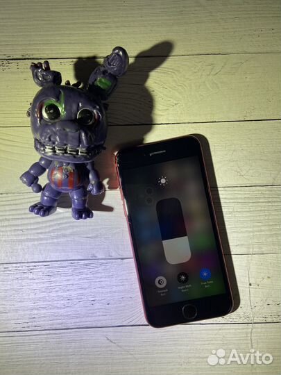 iPhone SE, 64 ГБ