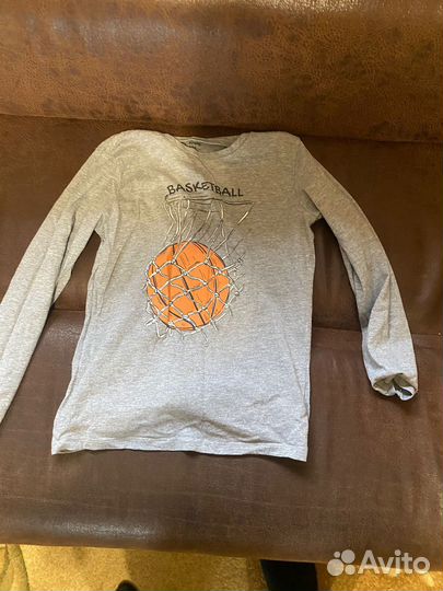 Продам одежду на мальчика комплектом (128,134)