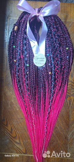 Модель на комплект де кос и пуш ап локонов