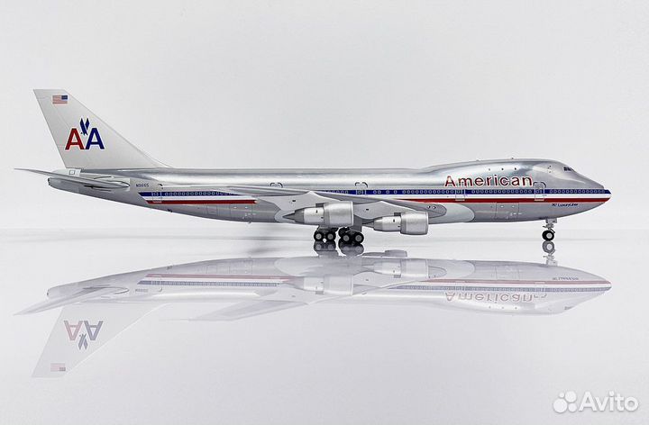 Модель самолета 1/200 Boeing 747-100 American Airl